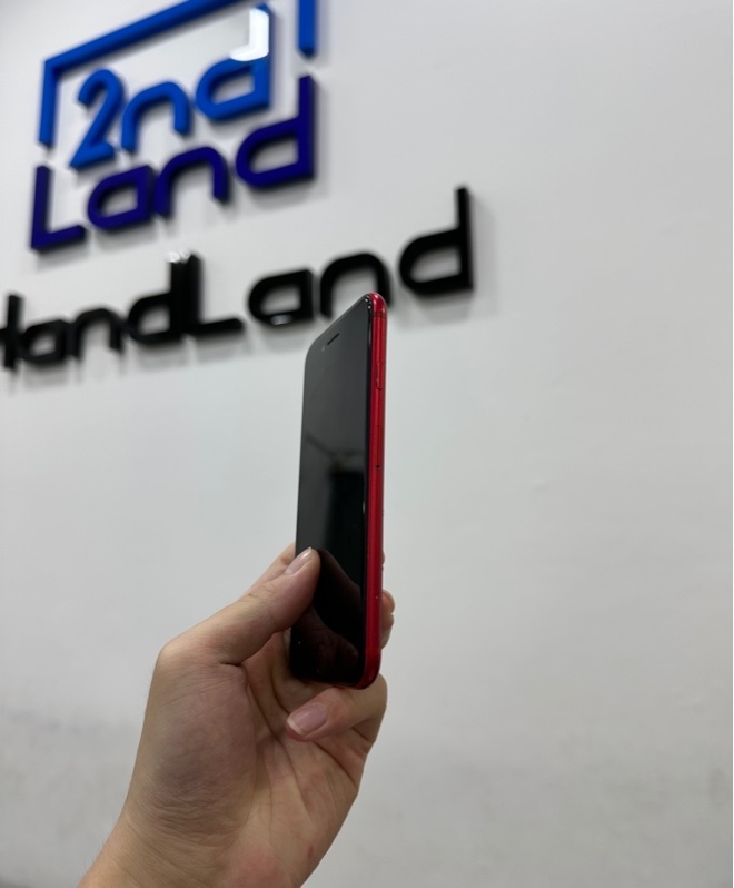 Điện thoại iPhone SE 2020 - LL/A - 64GB - IOS 26.1 - Pin 89% đã thay linh kiện không xác định - Màu đỏ - Ngoại hình 97% - Màn ám xanh ẩm góc trên bên trái, cam trước sau đã thay - Kèm box