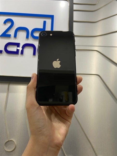 Điện thoại iPhone SE 2020 - LL/A - 64GB - Pin 99% đã thay - Màu đen - Ngoại hình: 96% - Màn trầy, mặt lưng +cam trước + cam sau + touchid đã thay - Body