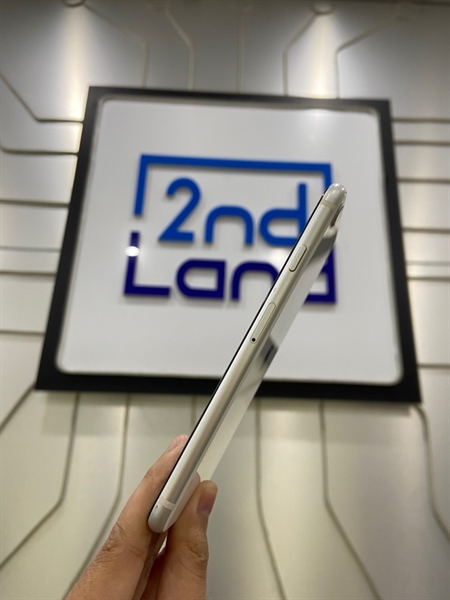 Điện thoại iPhone SE Gen 2 2020 - KH/A - 64GB - Pin 100% thay new - Màu trắng - Ngoại hình: 97% - Sườn cấn, cam trước và sau thay, phản quang nhẹ - Body 2