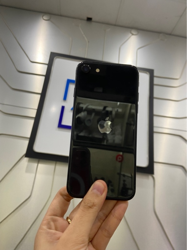 Điện thoại iPhone SE Gen 2 - KH/A - 64GB - Pin 100% đã thay - Màu đen - Ngoại hình: 96% - Màn ép kính, màn ám viền xanh - Body