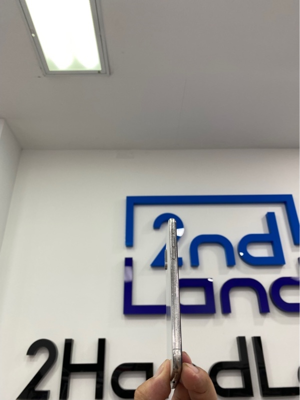 Điện thoại iPhone X - Ql/A - 64GB - Pin linh kiện 100% - Chu kỳ sạc 55 - Màu trắng - Ngoại hình: 97% - Cấn trầy viền, mất face id - Body