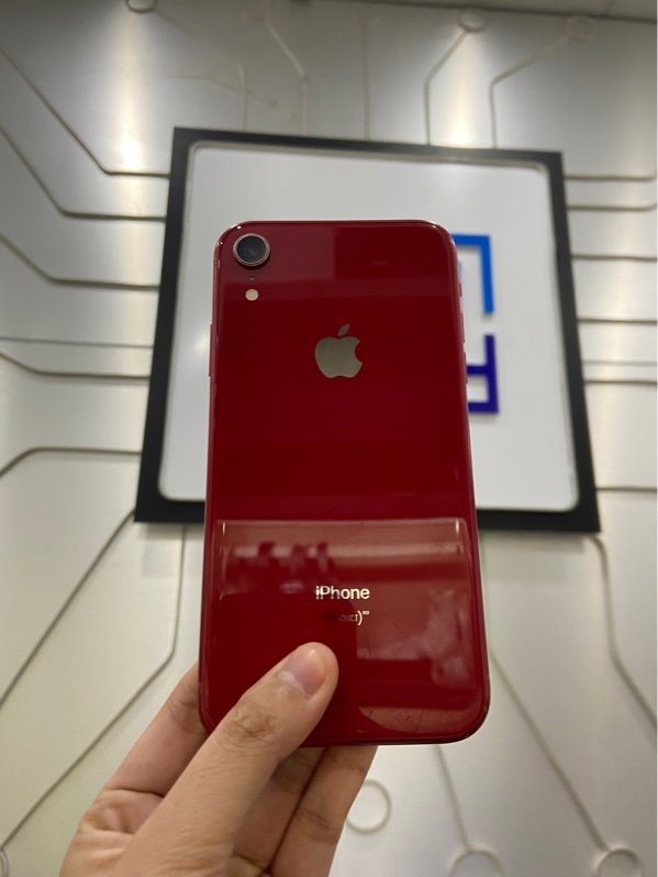 Điện thoại iPhone XR - Ios 18.3.1 - Mã KH/A - 64GB - Pin 100% thay new - Màu đỏ - Ngoại hình: 97% - Trầy xướt khá nhiều, màn ám xanh viền nặng, nhiều vệt phản quang dài - Body
