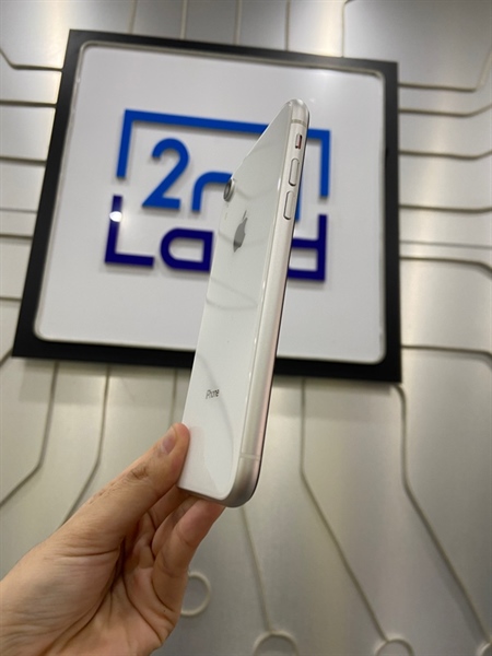 Điện thoại iPhone XR - LL/A - 64GB - IOS 18.6.2 - Máy lock - Pin 93% - Màu trắng - Ngoại hình: 97% - Đã thay lưng, ám xanh, ép kính - Body 1