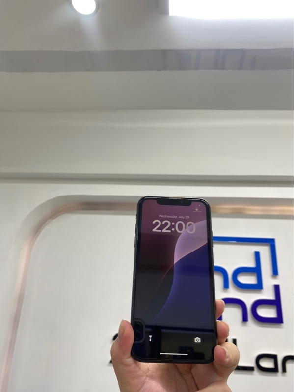 Điện thoại iPhone XR - LL/A - IOS 17.6 - 64gb - Màu đen - Pin thay 100% - Ngoại hình 97% - Màn phản quang, ám vàng - Body