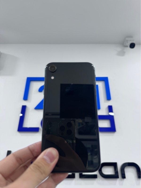 Điên thoại iPhone XR - VN/A - iOS 18.7.9 - 64GB - Màu đen - Pin thay 100% - Ngoại hình 97% - Trầy xước, màn ám vàng, phản quang - Body