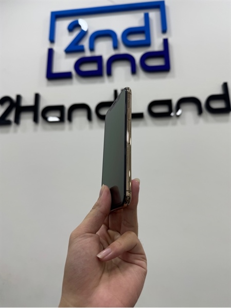 Điện thoại iPhone XS - LL/A - 64GB - IOS 18.7.1 - Pin 100% thay new - Màu gold - Ngoại hình 97% - Body 2