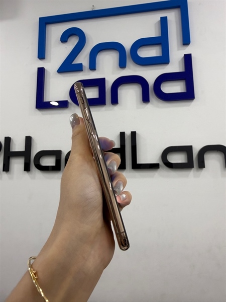 Điện thoại iPhone XS - LL/A - IOS 18.6.2 - 64GB - Màu vàng - Pin thay 100% có báo dòng - Ngoại hình 97% - Màn xước lông mèo , cam đốm , viền trầy - Body 1