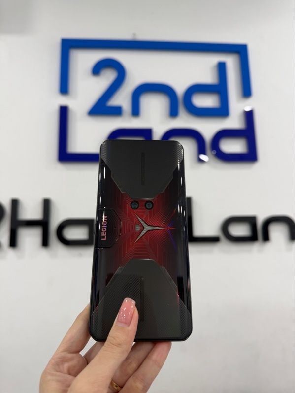 Điện thoại Lenovo Legion Phone L79031 - Bản nội địa có Tiếng Việt - Snapdragon 865 plus - 8/128GB - Màu đỏ - Ngoại hình 97% - Trầy xước , lưng hở nhẹ - Kèm box , sạc