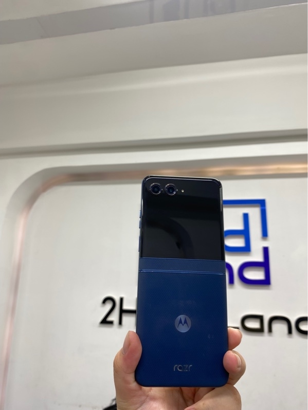 Điện thoại Motorola Razr 60 - Dimensity 7400 - 8/256gb - Màu xanh đậm - Pin tốt - Ngoại hình 97.5% - Body