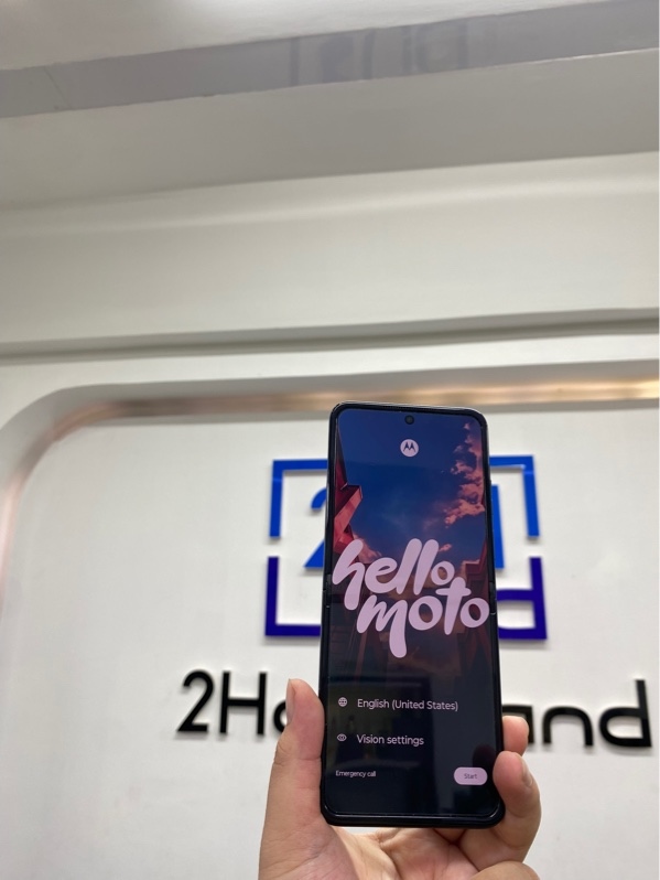Điện thoại Motorola Razr 60 - Dimensity 7400 - 8/256gb - Màu xanh đậm - Pin tốt - Ngoại hình 97.5% - Body