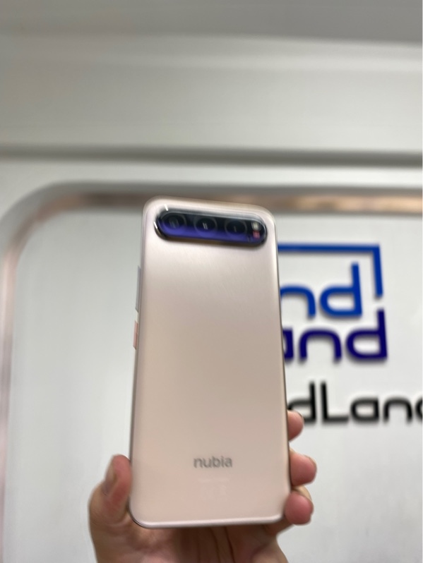 Điện thoại Nubia Air t8300(tiger t780) - Bản quốc tế - 8/256 - Màu vàng gold - Ngoại hình 98.5% - Fullbox