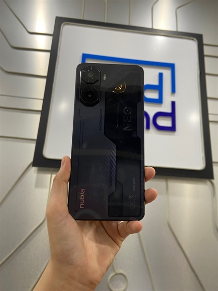 Điện thoại Nubia Neo 3 - 128GB - Ram 8GB - CPU +8100 - Màu đen - Ngoại hình: 97% - Nứt gần khay sim - Body