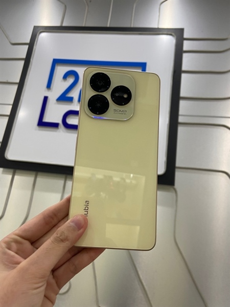 Điện thoại Nubia V60 Design - Unisoc T606 - Ram 6/256GB - Màu Champagne Gold - Ngoại hình: 98% - Fullbox