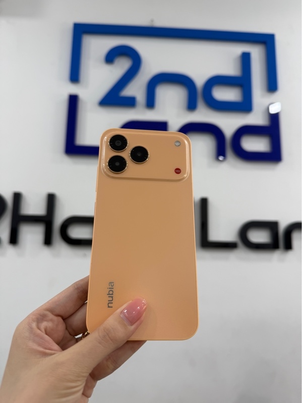Điện thoại Nubia V80 design - Máy quốc tế - chip T7280 - 8/256gb - Màn HD+ 60HZ - Màu cam - Ngoại hình 97% - Màn hồng , trầy cấn - Không phụ kiện