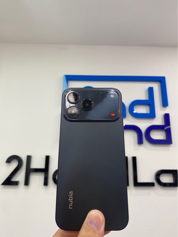 Điện thoại Nubia V80 Design - T7280 - Ram 4/128GB - Màu đen - Ngoại hình: 97% - Xước lưng, cụm camera - FullBox