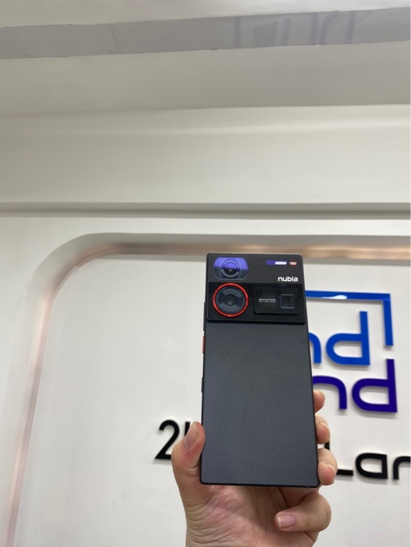 Điện thoại Nubia Z60 Ultra - Snapdragon 8 gen 3 - 12/256 - Màu đen - Ngoại hình 97.6% - Xước, trầy màn - Body