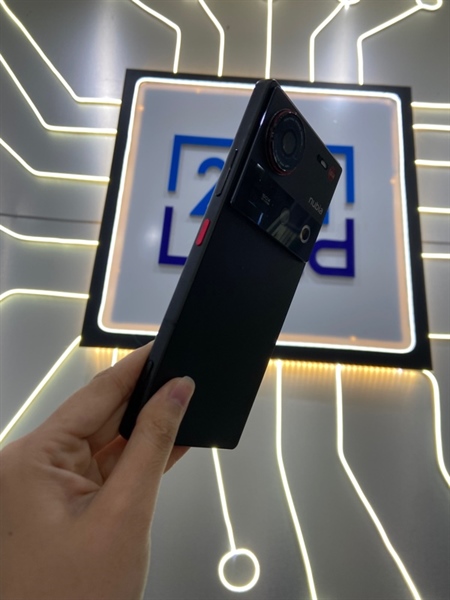 Điện thoại Nubia Z70 Ultra - Snapdragon 8 elite - Ram 12/256GB - Bản nội địa - Chu kì sạc 325 - Màu đen - Ngoại hình: 98% - Trầy viền cam sau - FullBox 2