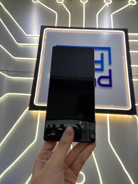 Điện thoại Nubia Z70 Ultra - Snapdragon 8 elite - Ram 12/256GB - Bản nội địa - Chu kì sạc 325 - Màu đen - Ngoại hình: 98% - Trầy viền cam sau - FullBox 4