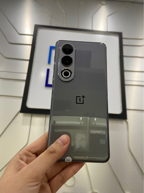 Điện thoại Oneplus Ace 3v - Nội địa trung - Snapdragon 7+ gen 3 - Ram 12gb/256gb - Màu xám - Ngoại hình: 97% - Màn trầy - Body