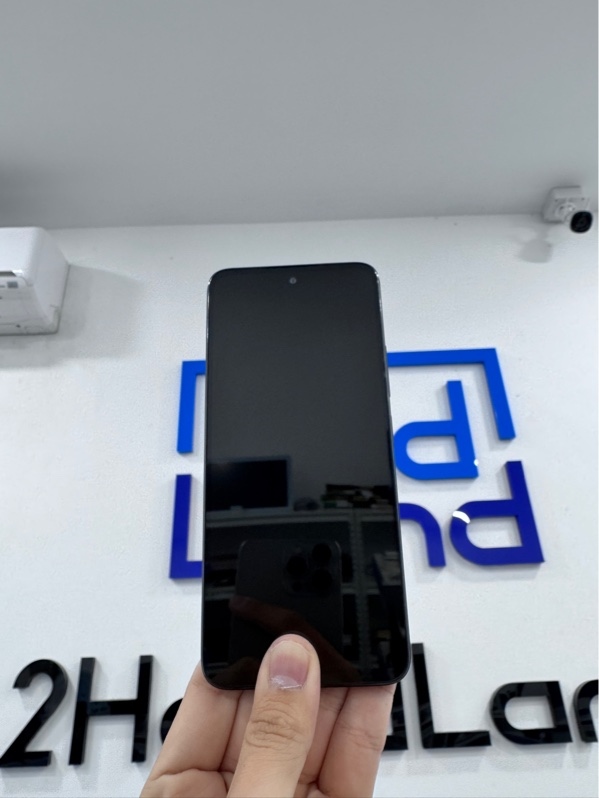 Điện thoại Redmi Note 12R 5G - Snapdragon 4 gen 2 - Ram 8/128GB - Màu đen - Ngoại hình 98% - Lưng viền trầy xước nhẹ, màn ám vàng trên dưới - Kèm box, sạc