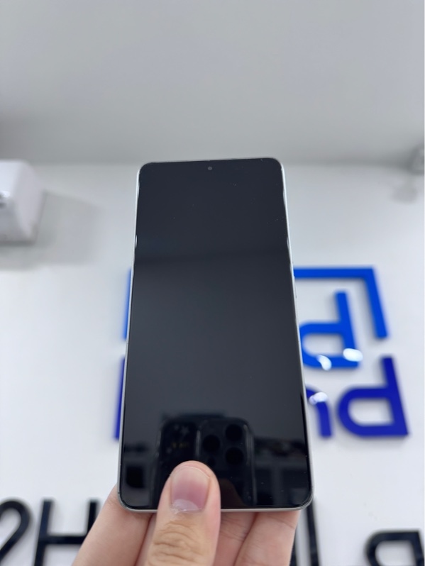 Điện thoại Redmi Tubro 3 - Máy nội địa Trung - Snapdrgon 8s gen 3 - 12/256GB - Màu xám - Ngoại hình 97% - Lưng trầy xước, viền trầy, màn lưu ảnh, ám vàng - Body
