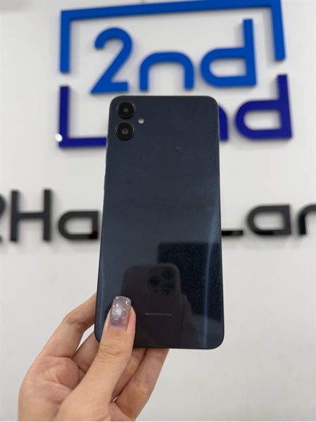 Điện thoại Samsung A05 - Mediatek Helio G85 - 4/128GB - Màu xanh đen - Ngoại hình 97% - Màn ám hồng , xước màn , xước viền - Kèm sạc