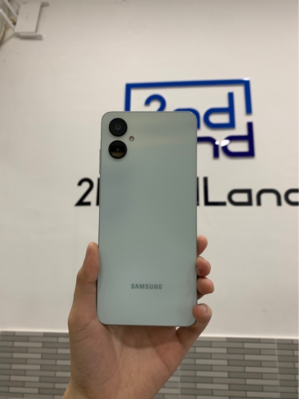 Điện thoại Samsung A06 5G - Dimensity 6300 - Ram 4GB/Rom 128GB - Màu xanh bạc hà - Ngoại hình: 98% - Box