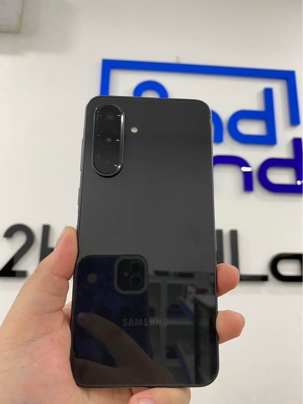 Điện thoại Samsung A36 5G - SS VN - Snap 6 gen 3 - 8/128GB - Màu đen - Ngoại hình 97.5% - Viền xước nhẹ - Body