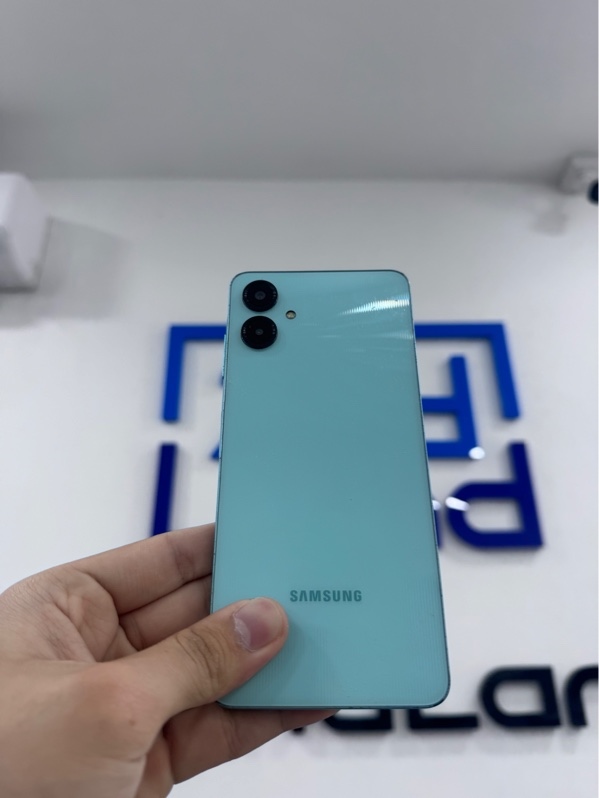 Điện thoại Samsung Galaxy A06 - 4/64Gb - SSVN - Màu xanh - Ngoại hình 96% - trầy xước - Kèm sạc linh kiện