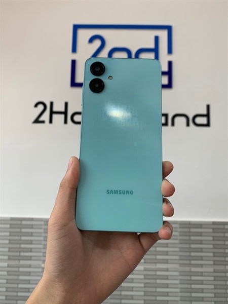 Điện thoại Samsung Galaxy A06 - Ram 4GB/rom 128GB - Màu xanh - Ngoại hình: 98% - Màn ám hồng - Box