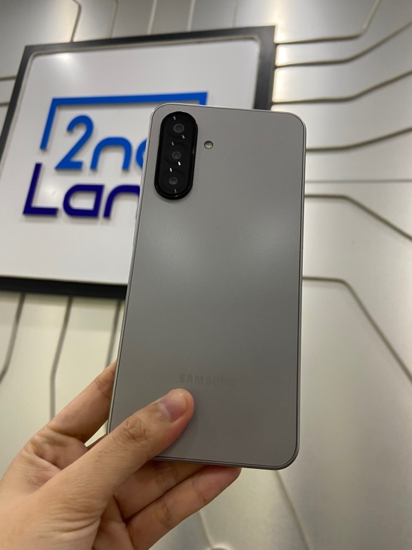 Điện thoại Samsung Galaxy A17 - Helio G99 - Ram 4/128GB - Màu bạc - Ngoại hình: 98% - FullBox - Còn bảo hành hãng đến 27/09/2026