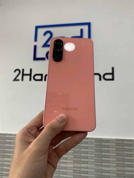 Điện thoại Samsung Galaxy A26 5G - Exynos 1380 - 8GB/ 128GB - Màu hồng - Ngoại hình: 98% - Màn trầy nhẹ - Box, kèm sạc