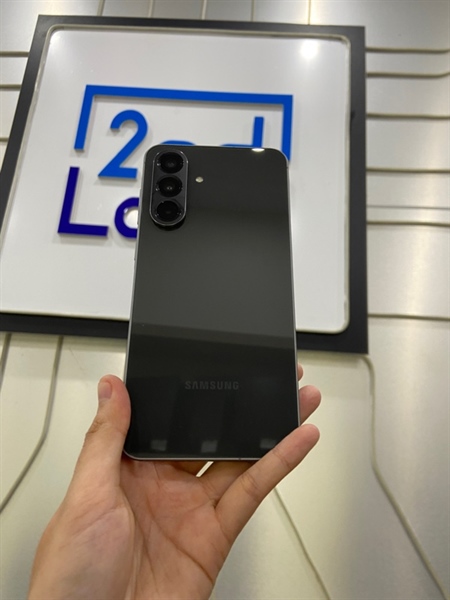 Điện thoại Samsung Galaxy A56 - 5G - Exynos 1580 - Ram 12/256GB - Màu xám - Ngoại hình: 98% - Màn xước nhẹ - Body