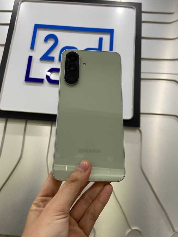Điện thoại Samsung Galaxy A56 5G - Exynos 1580 - Ram 8/128GB - Màu olive - Ngoại hình: 99% - FullBox