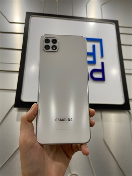 Điện thoại Samsung Galaxy Buddy SMA 226L - Ram 4/128GB - Pin thay new - Màu trắng - Ngoại hình: 97% - Màn ám nhẹ - Body