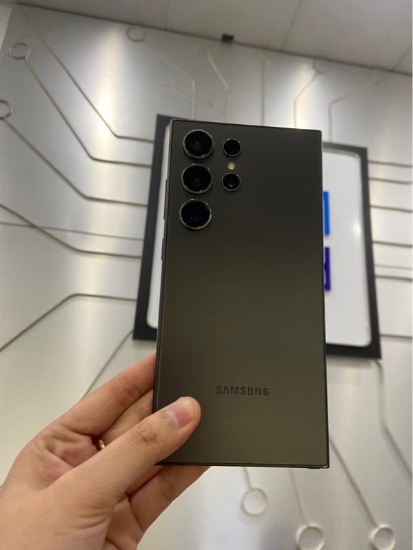 Điện thoại Samsung Galaxy S24 Ultra - 12/512GB - Màu đen - Ngoại hình: 97% - Màn trầy nhẹ, viền trầy xướt - Body
