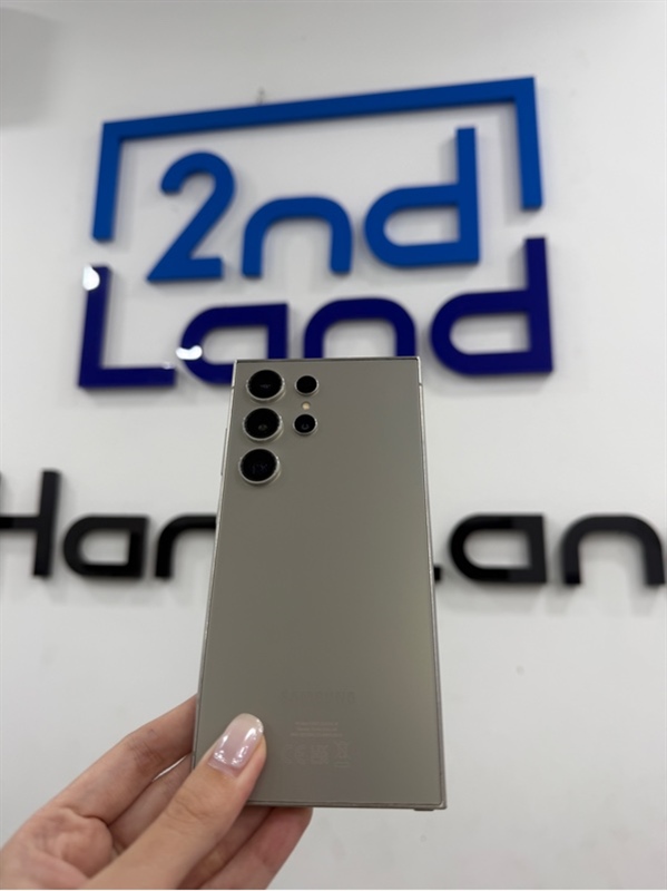 Điện thoại Samsung Galaxy S24 ultra - chip Snap 8 Gen3 - 12/512gb - Màu vàng titan - Ngoại hình 97% - Viền trầy cấn 4 góc , đã thay lưng , màn trầy nặng - Kèm sạc linh kiện