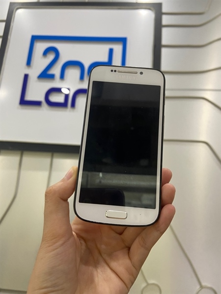 Điện thoại Samsung Galaxy S4 Zoom SM-C01 - Màu trắng - Ngoại hình: 97% - Pin phồng, không sim, cam x10 đốm nhiều, nắp thẻ nhớ rớt , có wifi nhưng xài yếu - Kèm Sạc + lens 2.4mm 4.3-4.3mm 1:3.1-6.3 - không bảo hành