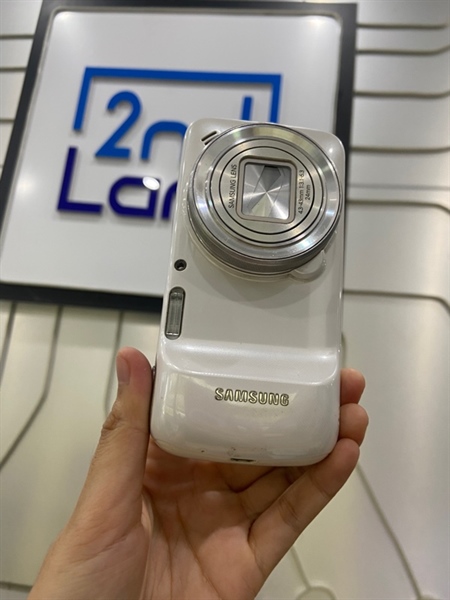 Điện thoại Samsung Galaxy S4 Zoom SM-C01 - Màu trắng - Ngoại hình: 97% - Pin phồng, không sim, cam x10 đốm nhiều, nắp thẻ nhớ rớt , có wifi nhưng xài yếu - Kèm Sạc + lens 2.4mm 4.3-4.3mm 1:3.1-6.3 - không bảo hành 1