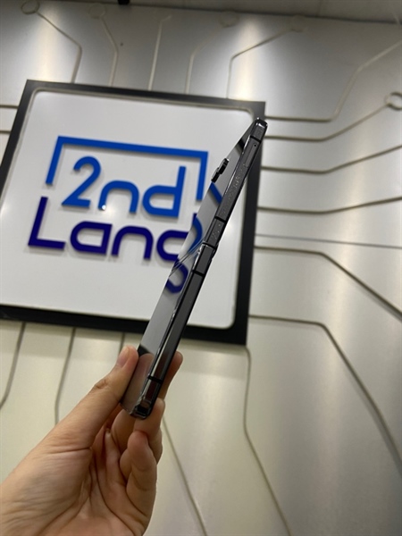 Điện thoại Samsung Galaxy Z Flip 5 - Snapdragon 8 Gen 2 - 120HZ - Ram 8/256GB - Pin tốt - Màu đen - Ngoại hình: 97% - Viền tróc sơn li ti, trầy mặt kính trầy - Body 2