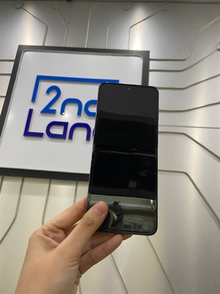 Điện thoại Samsung Galaxy Z Flip 5 - Snapdragon 8 Gen 2 - 120HZ - Ram 8/256GB - Pin tốt - Màu đen - Ngoại hình: 97% - Viền tróc sơn li ti, trầy mặt kính trầy - Body 3