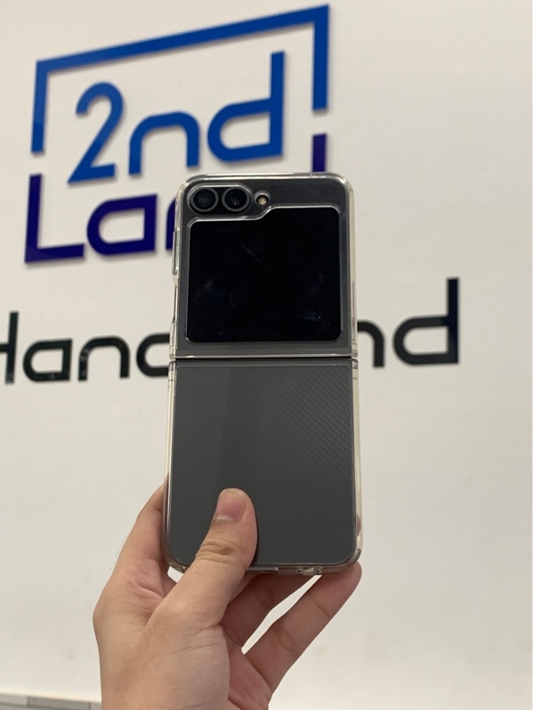 Điện thoại Samsung Galaxy Z Flip 6 - Snap 8 gen 3 - Ram 12gb/rom 256gb - Màu đen - Ngoại hình: 97% - Cấn góc - Body