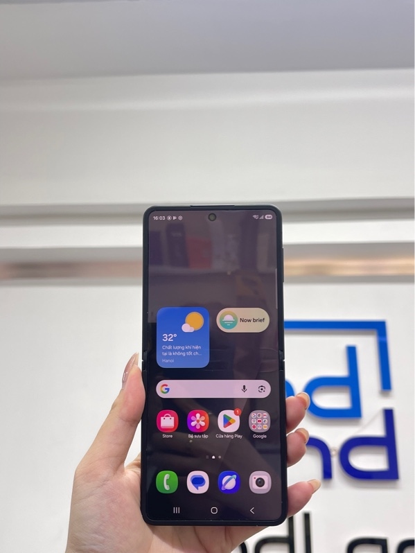 Điện thoại Samsung Galaxy Z Flip 7 - Bản quốc tế - Chip exynox 2500 - 12/512gb - Màu đen - Pin bình thường - Ngoại hình 97% - Kèm box