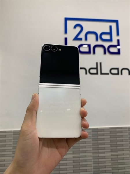Điện thoại Samsung Galaxy Z Flip7 - Exynos 2500 - 8GB/128GB - Bản quốc tế - Màu trắng - Ngoại hình: 98% - Box
