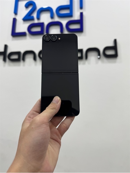 Điện thoại Samsung Galaxy Z Flip7 FE 5G - 8/128GB - Màu đen - Ngoại hình 97% - Kèm box