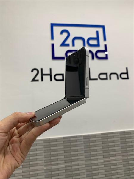 Điện thoại Samsung Galaxy Z Flip7 FE - Exynos 2500 - 8GB/128GB - Bản quốc tế - Màu trắng - Ngoại hình: 98% - Box 1