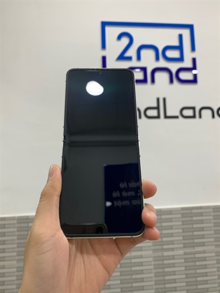 Điện thoại Samsung Galaxy Z Flip7 FE - Exynos 2500 - 8GB/128GB - Bản quốc tế - Màu trắng - Ngoại hình: 98% - Box 2