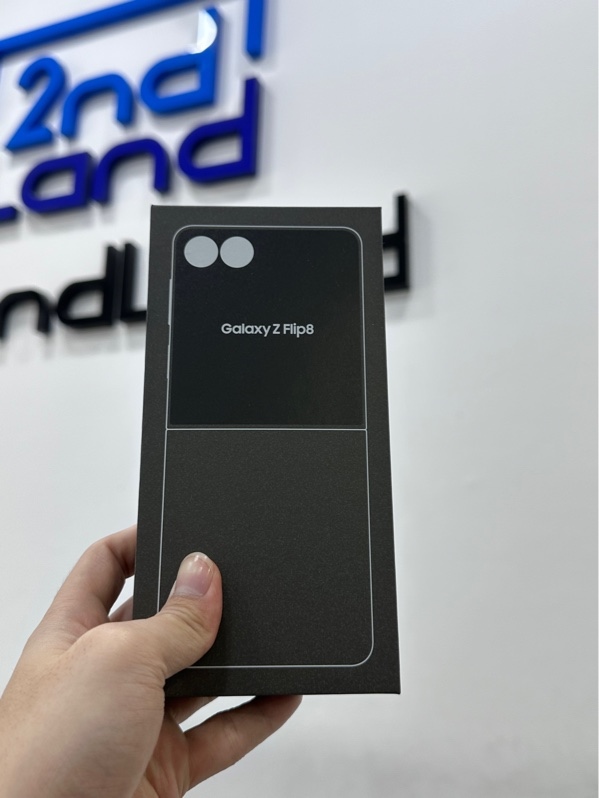 Điện thoại Samsung Galaxy Z Flip8 5G - Ram 12GB/256GB - Màu đen - Newseal