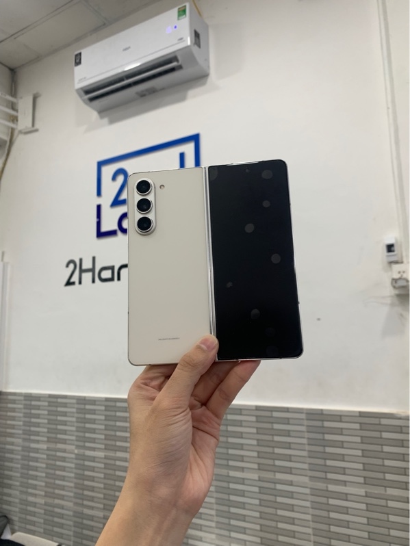 Điện thoại Samsung galaxy z fold 5 - Snapdragon 8 gen 2 - Ram 12/512gb - Màu trắng - Ngoại hình: 97% - sọc màn nhỏ 1 đường mờ - Box