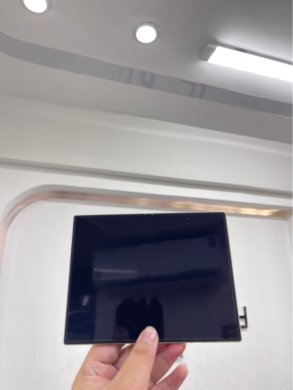 Điện thoại Samsung galaxy z fold 8 - Snapdragon 8 - elite gen 5 - 12/256gb - Bản quốc tế - Màu trắng - Pin tốt - Ngoại hình 98% - Kèm box - Còn bảo hành 7/8/2026